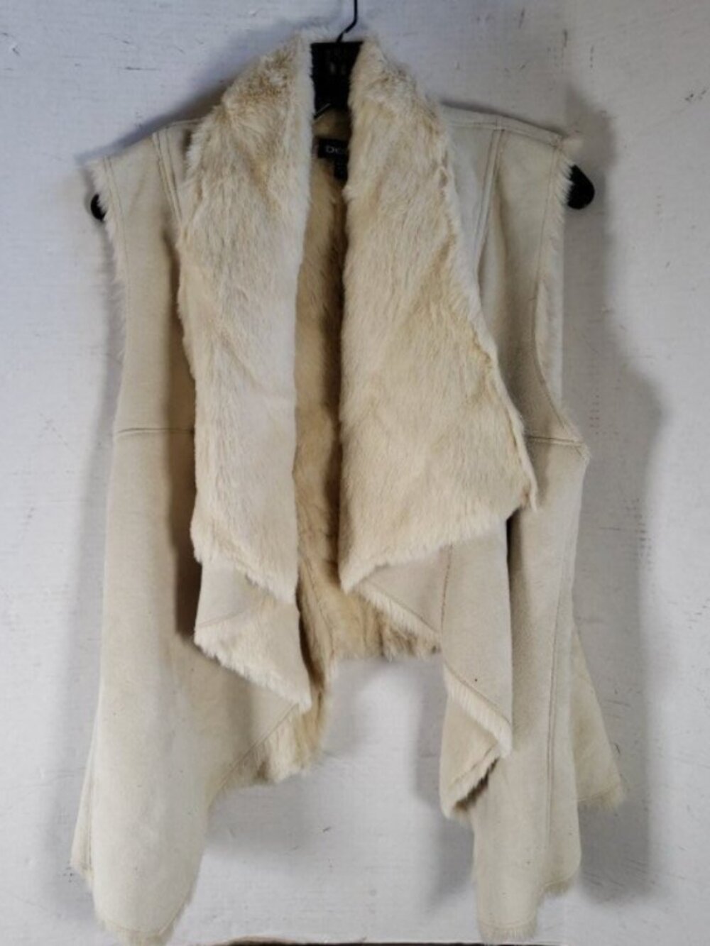 ✨ BEBE Glistening Snow White Faux Fur Winter Glam Puffer Vest Medium ✨